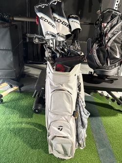 Taylormade signature cart bag (CLUBS NOT INCLUDED)