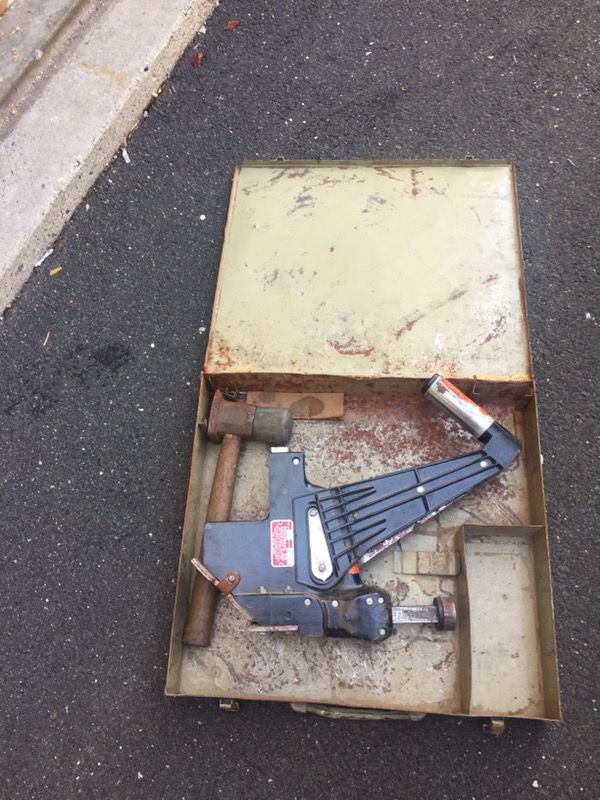 Powernail harwood floor nail gun works good