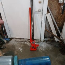 FARM JACK 4FT TALL 
