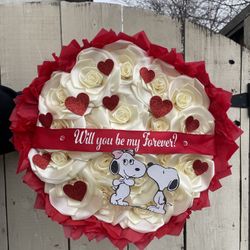 snoopy valentines bouquet // ig - leahsbouquetshop 