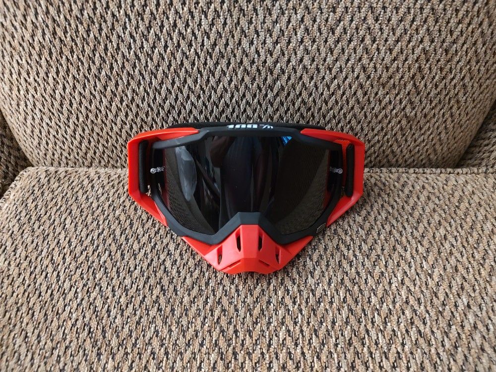 100% MOTORCYCLE GOGGLES. ADJUSTABLE STRAP.  $25 EACH.  NEW.  PICKUP ONLY.