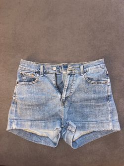 Levi jean shorts female size 29