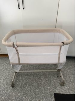 Mesh Bedside Bassinet on Wheels