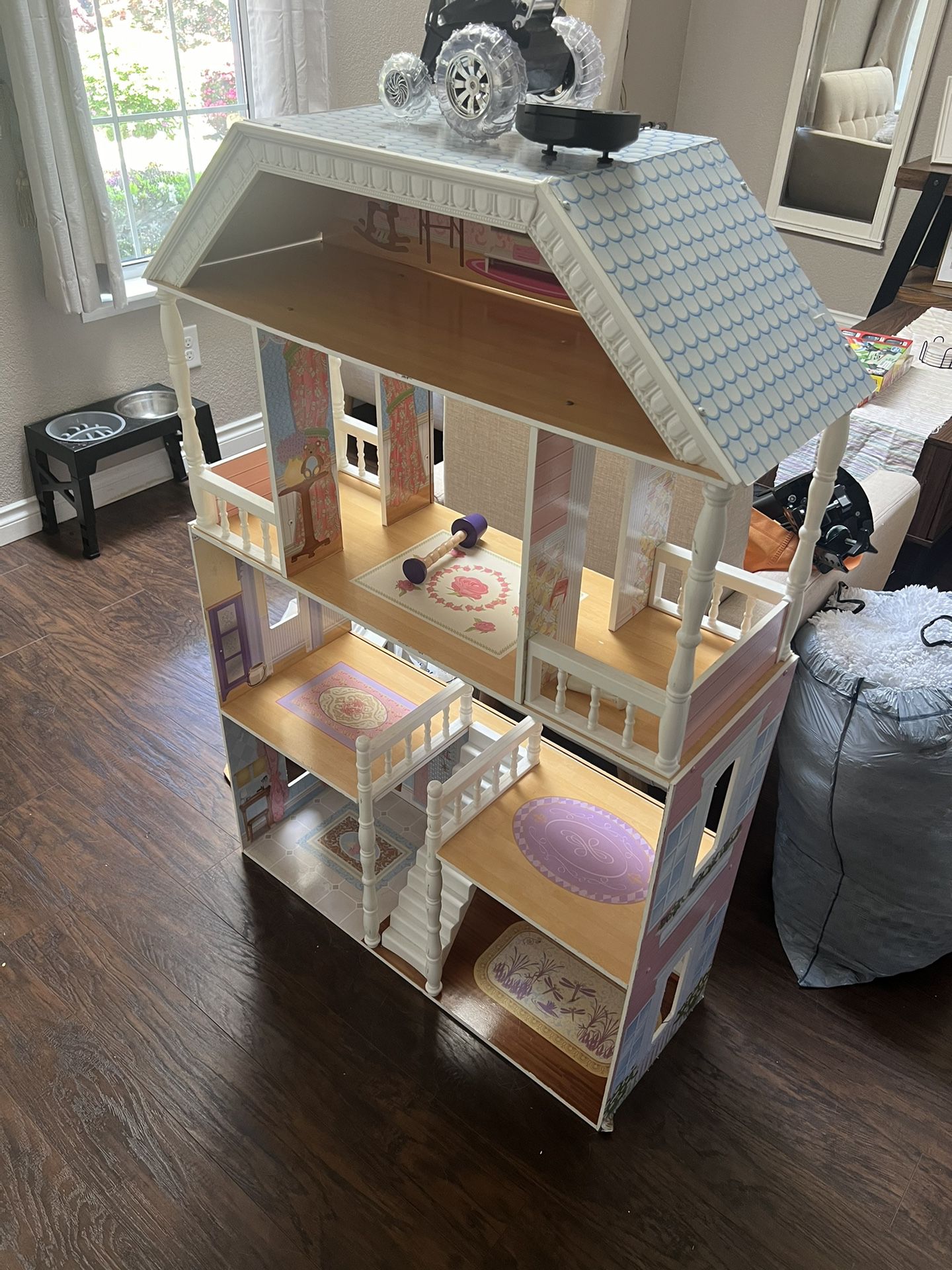 Doll House And A Lot Of Stuff Animal 