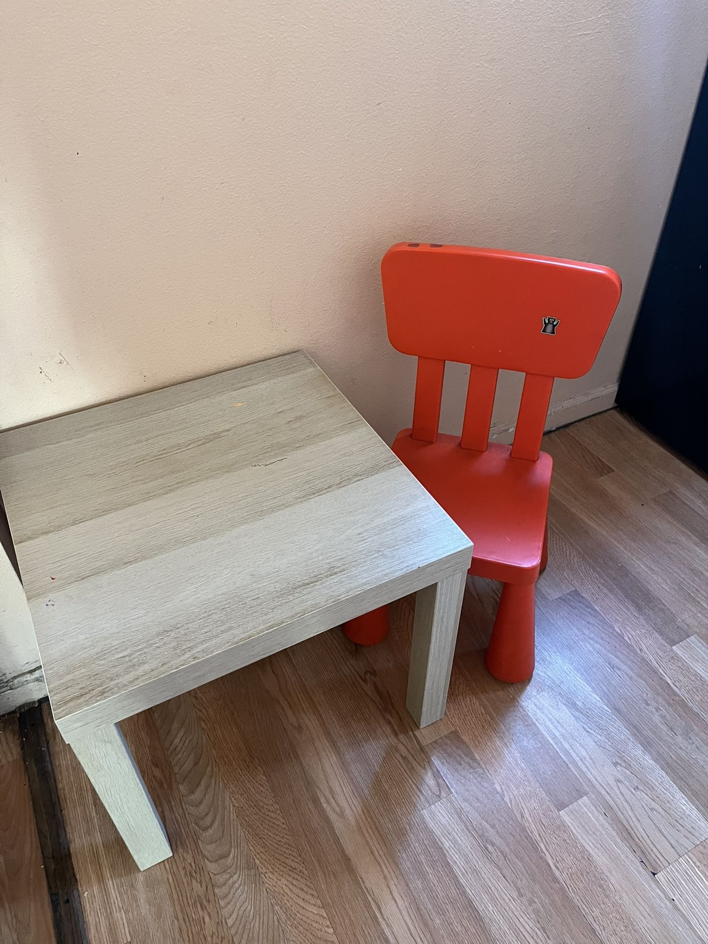 kids table and chair
