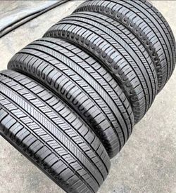 225 65 17 Michelin Tires Con 80% de Vida Las 4