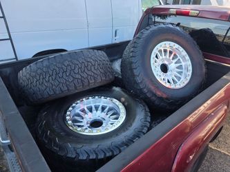 17" KMC KM445 BEADLOCKS w/ 35" BfGoodrich KO2 tires