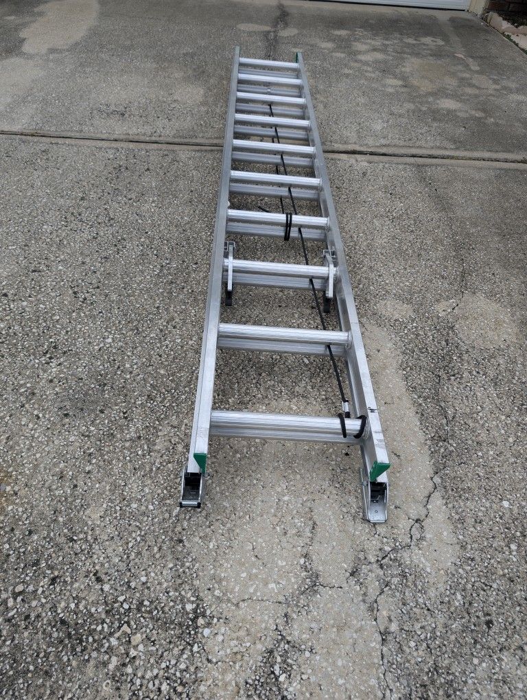 Werner D1220-2 20-ft Aluminum Type 2-225-lb Load Capacity Extension Ladder