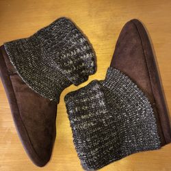 Mudd size medium (7/8) soft brown cuffed short boots