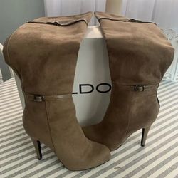 New Ladies tan Suede Aldo Boots - Size 6