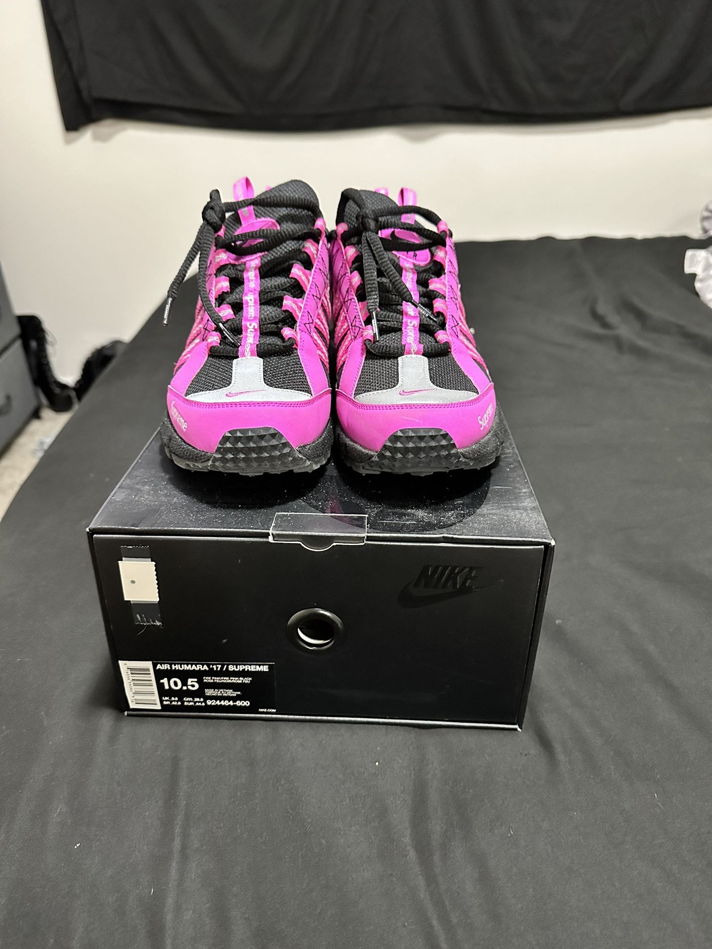 Nike Supreme Humara