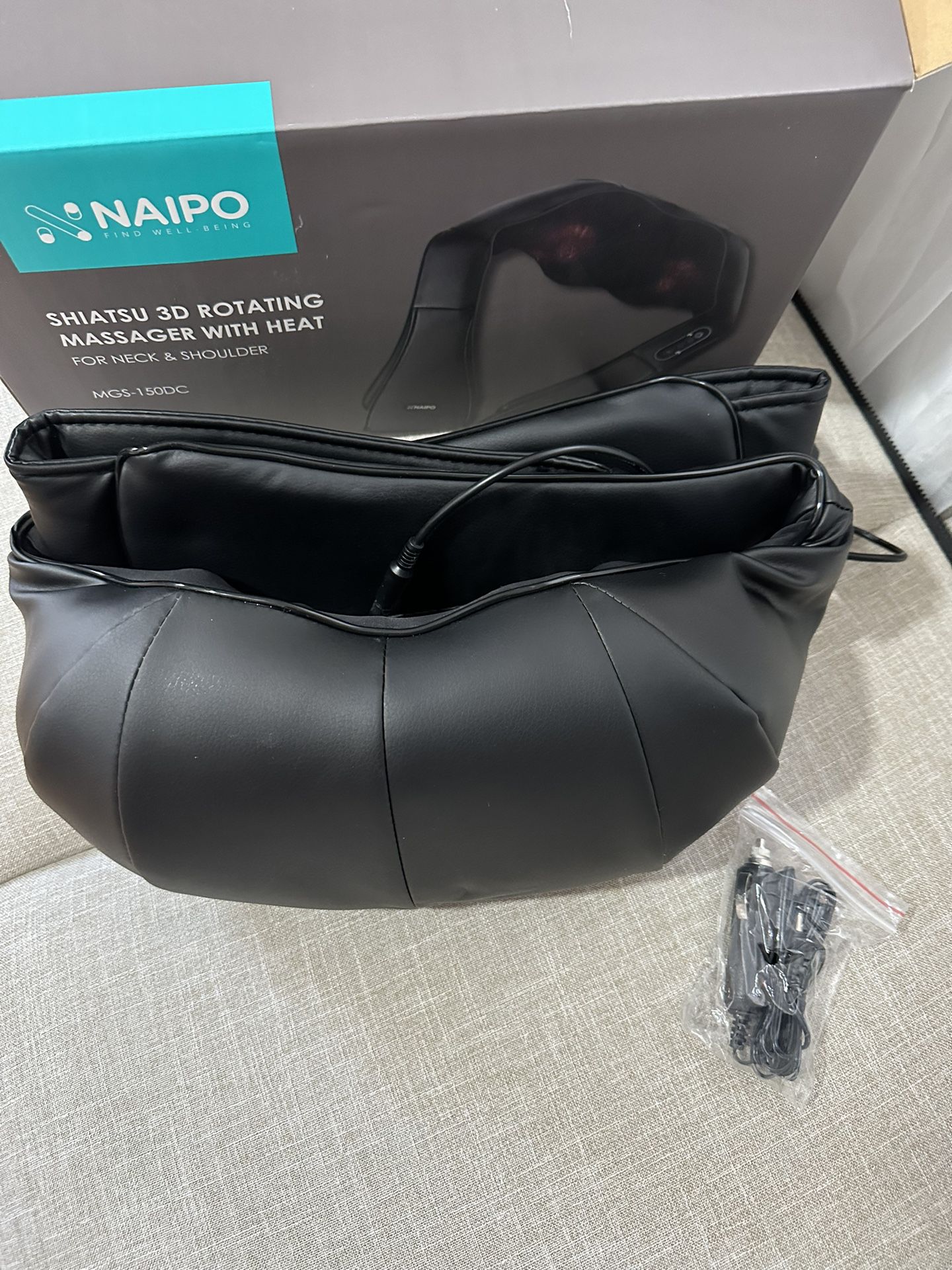 Naipo back and neck massager with heat $30 for Sale in Brooklyn, NY -  OfferUp