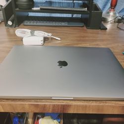 16inch Apple MacBook Pro, Core i7, 1TB, 32gb Ram, 4K Retina, Radeon Pro, Newest MacOS