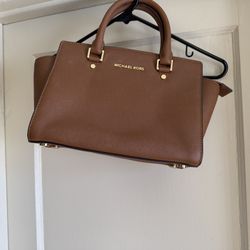 MK purse in excellent condition