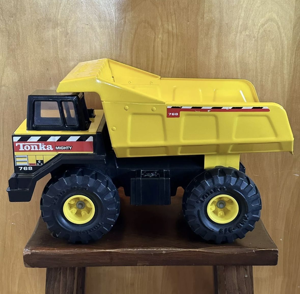 Vintage 1999 Mighty Tonka 768 Yellow Dump Truck XMB-975 Tires Pressed Steel