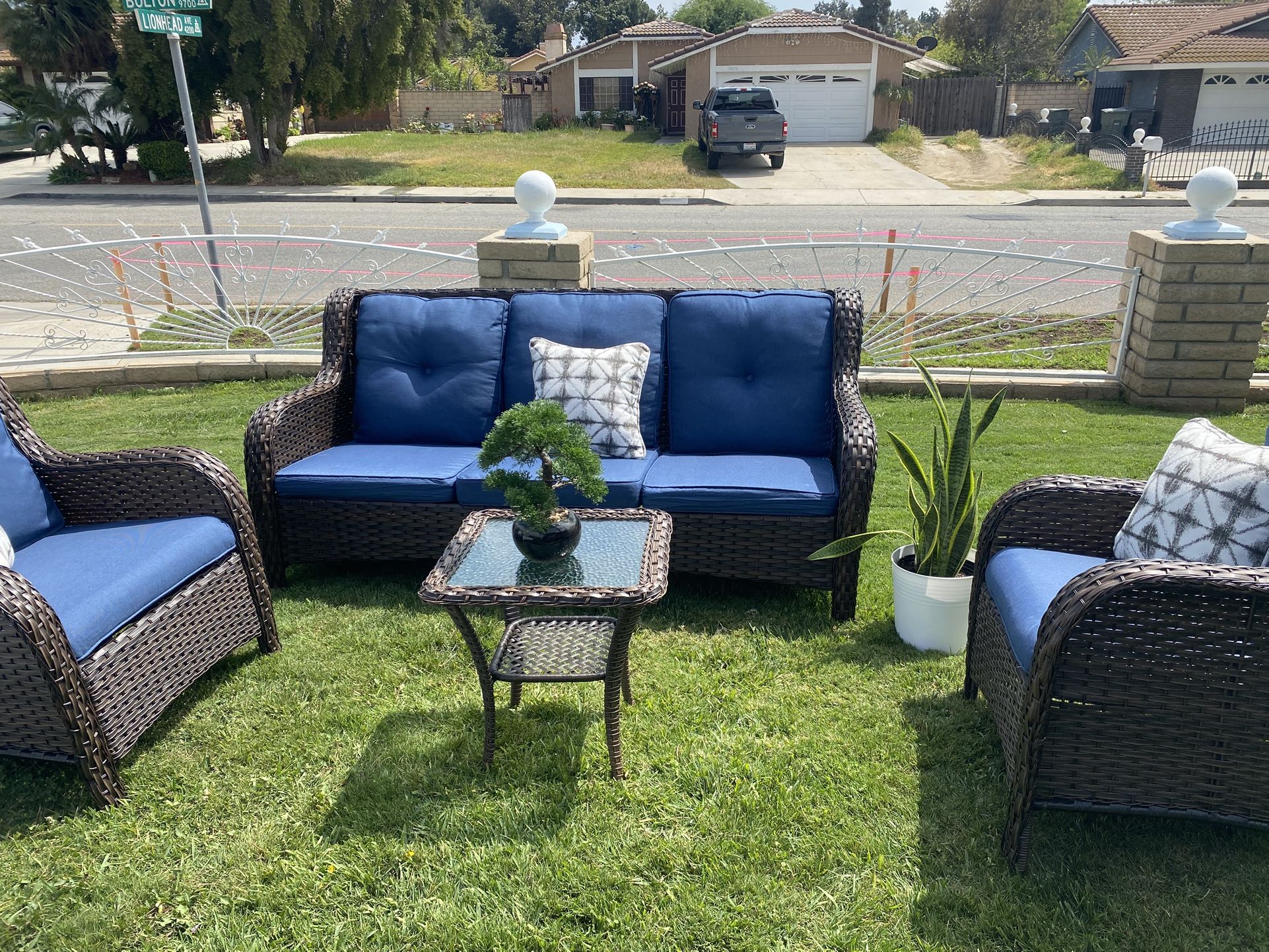 Brand New Patio Set 4 Pieces