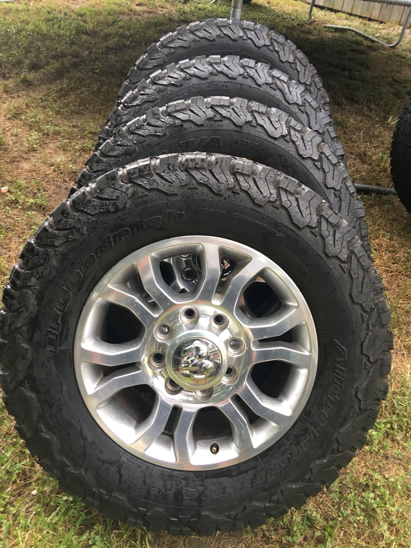 Dodge Ram 2500 Laramie 18 inch wheels