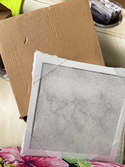 Square Marble-Look Tile with White Frame