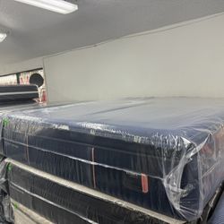 KING SIZE STEARNS & FOSTER RESERVE (FIRM) PILLOW TOP MATTRESS & BOX SPRINGS BED SET