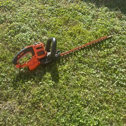 Black & Decker 20 in. 3.8A Corded Hedge Trimmer