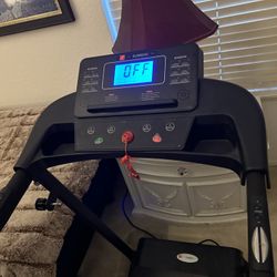 NEWER RUNNING TREADMILL SAVE A BUNDLE CAN DELIVER LOCAL IF NEEDED