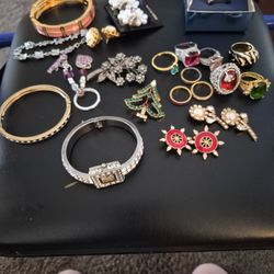 25 Pc Lot Of Jewelry 