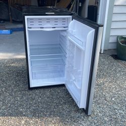 Magic Chef Mini Fridge 