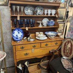 Temple Stuart Maple Colonial Buffet Hutch