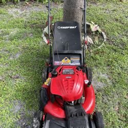 Self Propelled Lawn Mower Troy-Bilt 21” Cut With A 6.75 HP Engine 