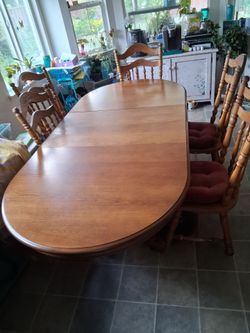 Cochran Solid oak Dinning room table