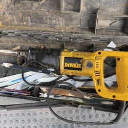 Dwalt Electric Hand Saw