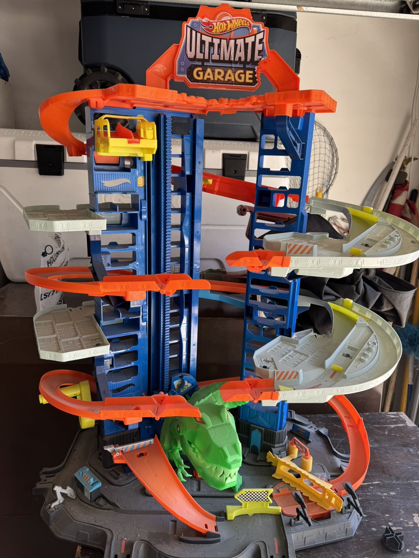 Hot wheels ultimate garage, T-Rex