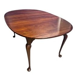Traditional Queen Anne Extension Dining Table in Rich Walnut Finish – Seats 4–6