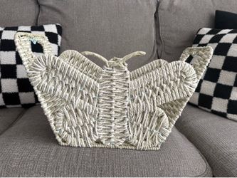 Butterfly basket