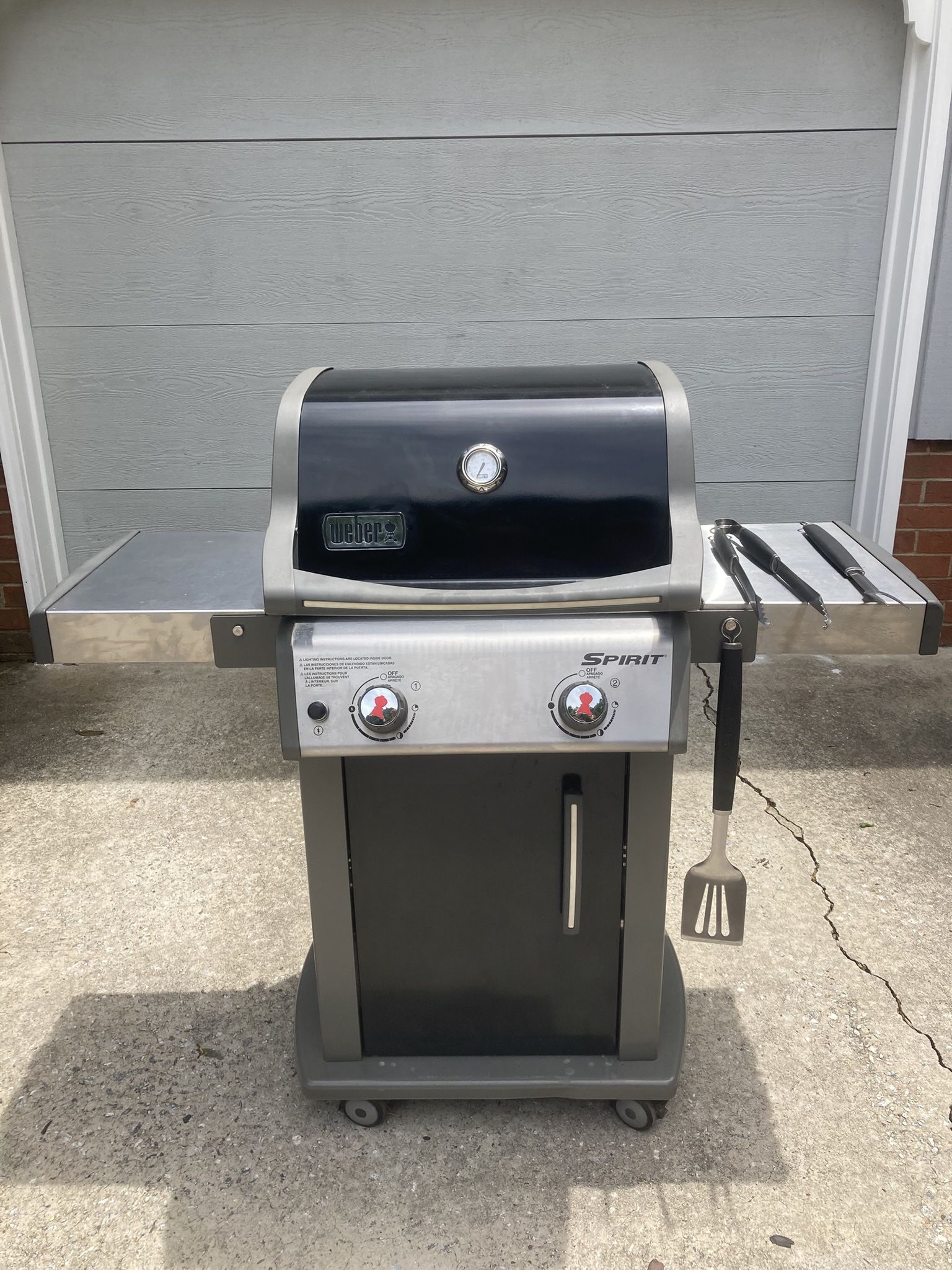Weber Spirit 2 Barbecue / Grill with Utensils