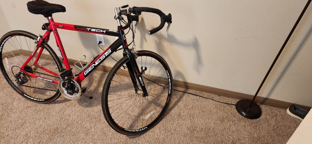 700c Genesis RoadTech Men s Road Bike Features Obo for Sale in