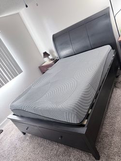 Queen bed and frame w/drawers