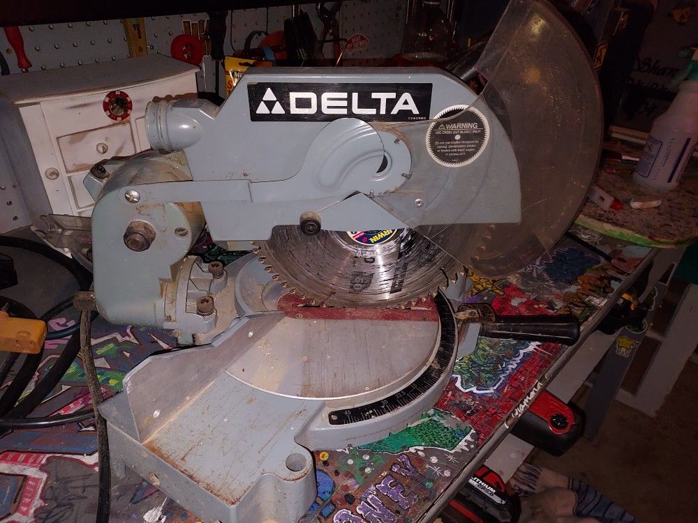 DELTA compound Miter Saw
