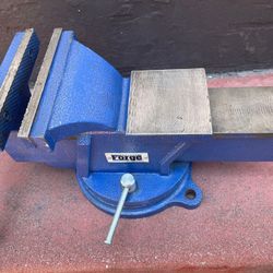 6” Vise And Anvil With Swivel