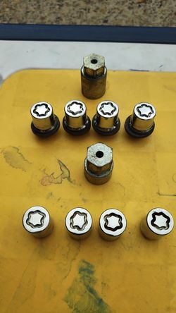 Toyota Mazda Mitsubishi wheel locks.