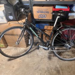 Scwinn Commuter Bike With Rack 