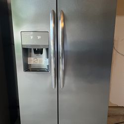 Frigidaire Side by Side Refrigerator - Like New