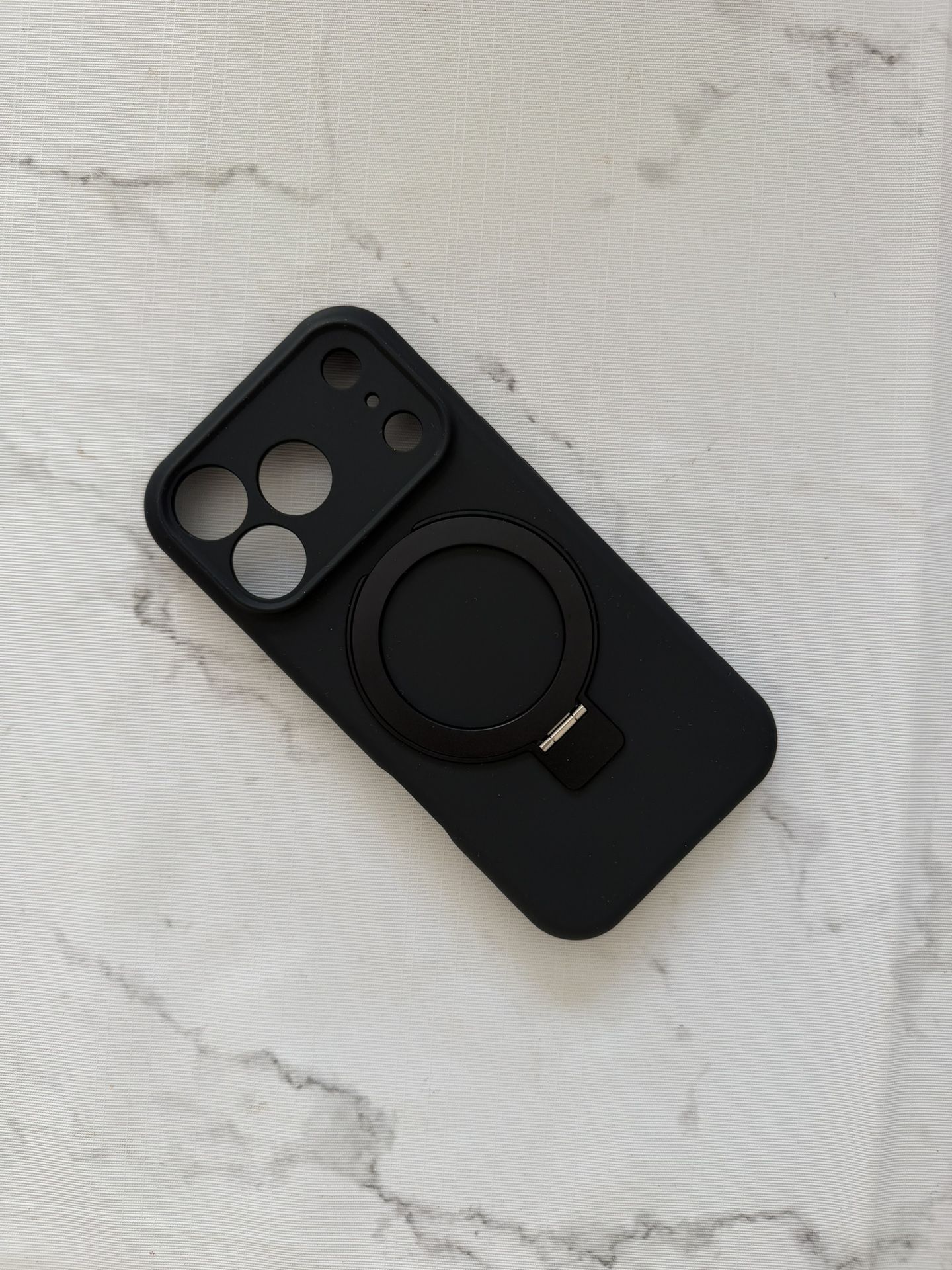 Brand New iPhone 17 Pro megasafe case with Ring stand