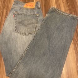 Levi’s Jean Size 34x32                                       M