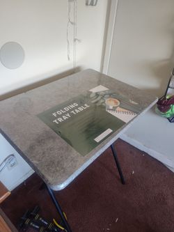Folding table