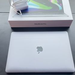 MacBook Pro 13" (2022, M2, 24GB RAM, 1TB SSD