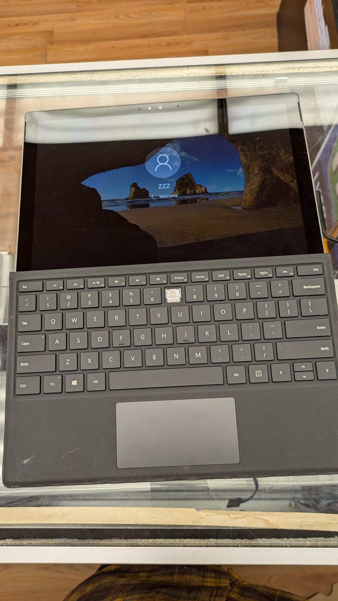 Microsoft Surface Pro 4- 4GB RAM, Intel Core i5 2.5 GHz, 64 bit OS