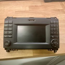 OEM Mercedes-Benz Sprinter Radio Head Unit (RY2550 VNG1/1) – $60 OBO