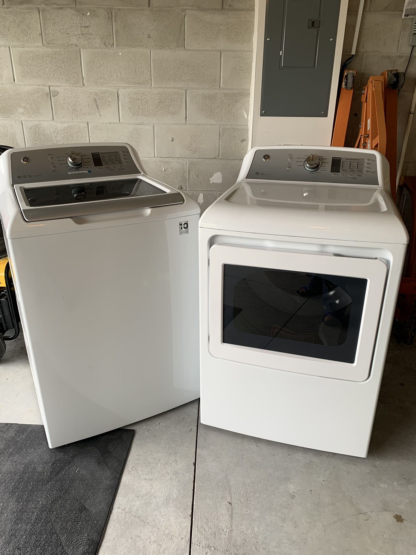 GE Top Load Washer & Dryer Set
