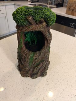 Tree trunk feeder waterfall for terrarium
